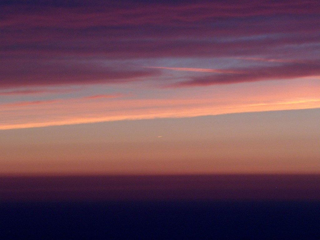 04h27_UFO.jpg